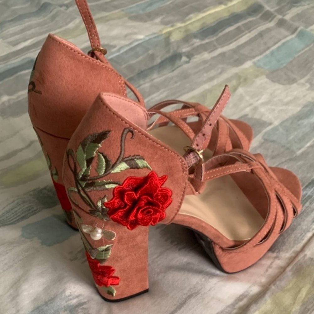 Qupid Quincineara Stunners! RED flower formal shoes. Spanish Flair! 8.5 NWT